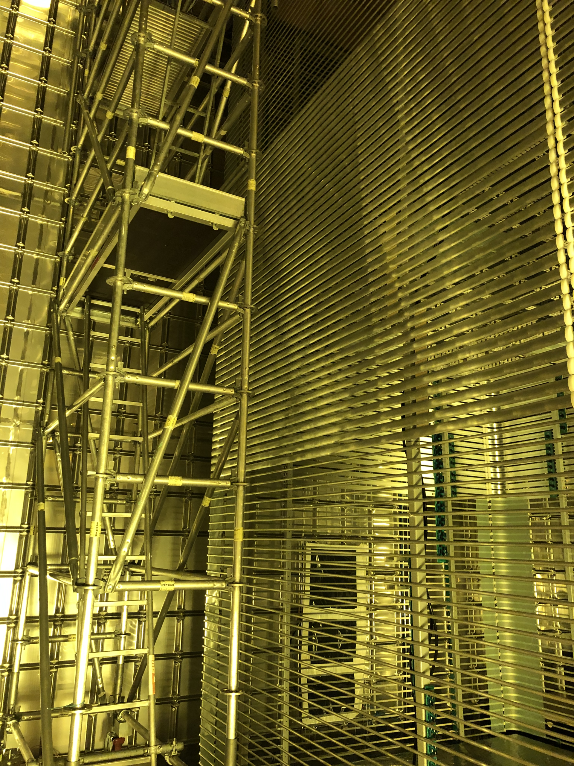 Innenansicht des DUNE-Prototypen ProtoDUNE-VD am CERN — nicht der Detektor in South Dakota.